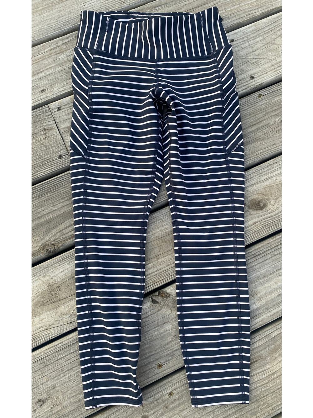 Athleta Contender 7/8 tight, Navy/White Stripe, Size XSP